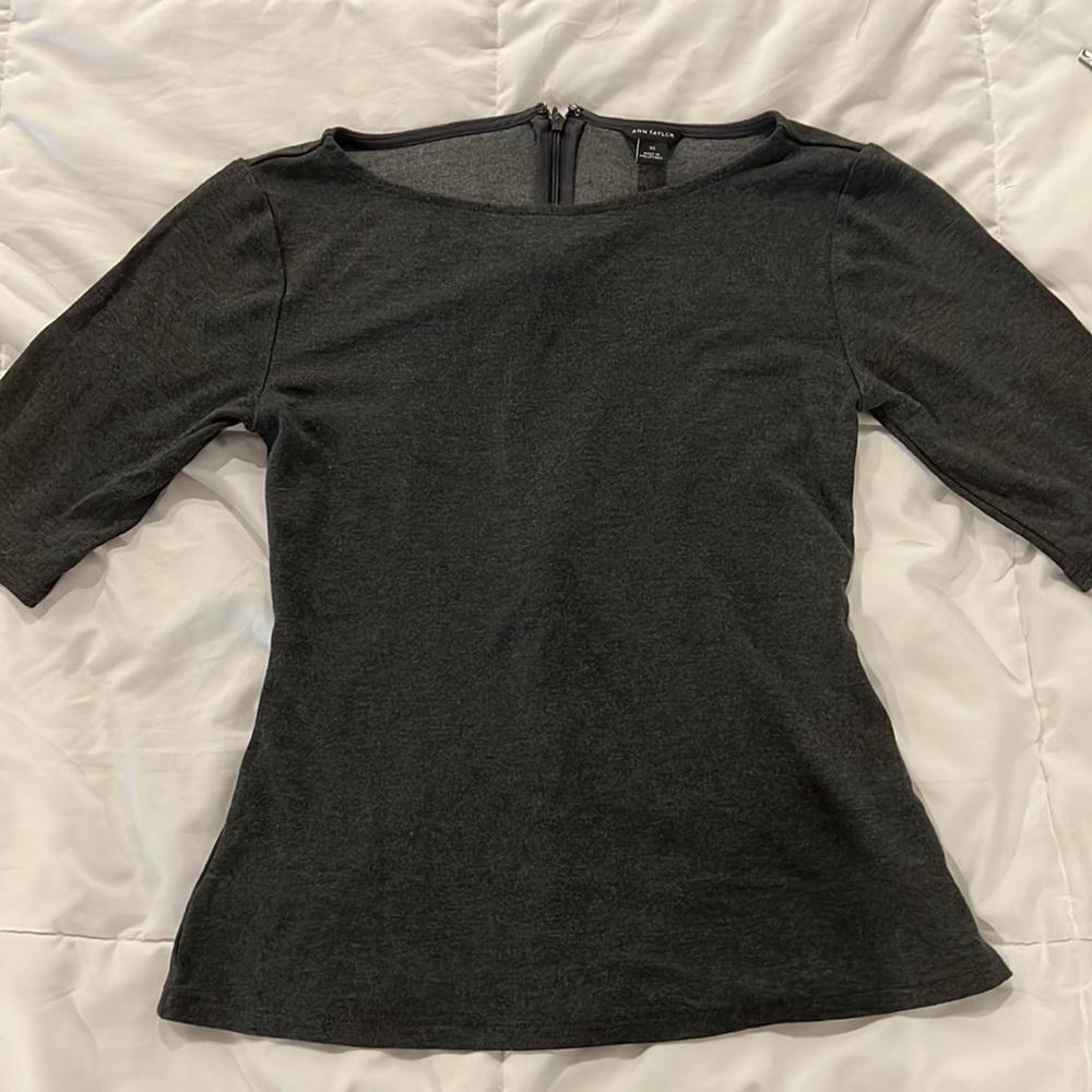 Ann Taylor Short Sleeve Knit Top 
Color Dark gray
Size XS